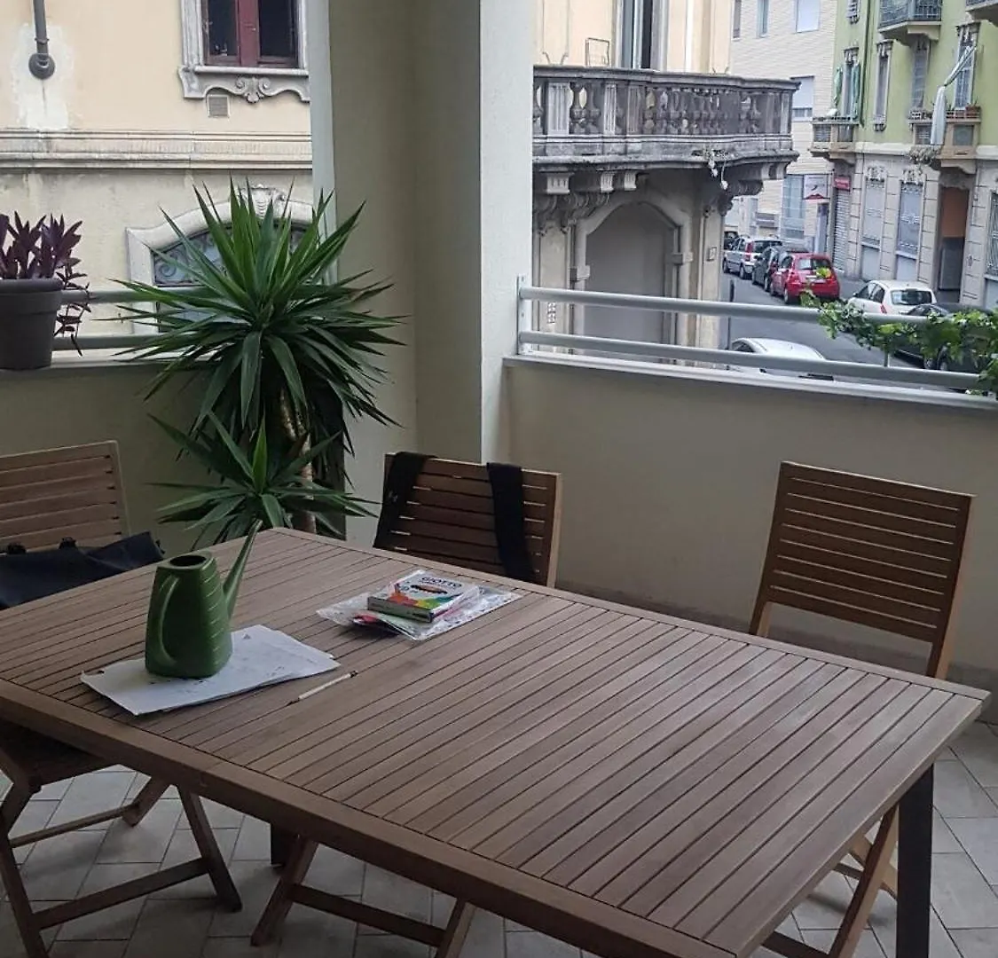 Bright Three-Room Apartment With Terrace In Milán