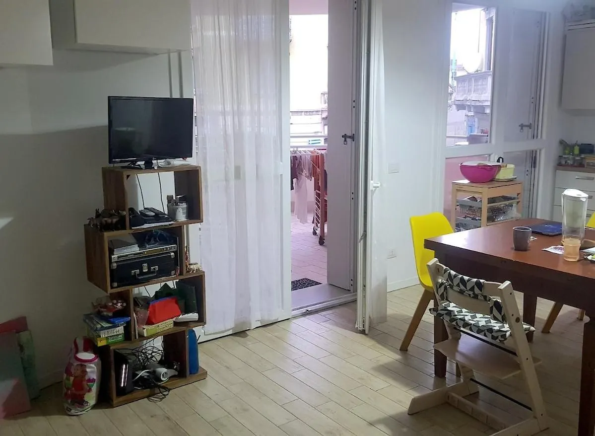Bright Three-Room Apartment With Terrace In Μιλάνο Ιταλία